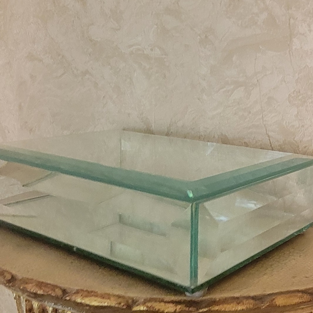 Glass Display Box - Picture 3 of 6